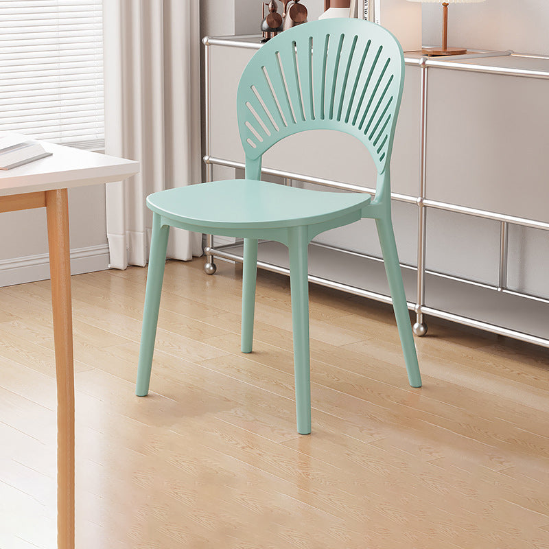 Contemporary Nordic Square PP Plastic Dining Chair Scalloped Backrest For Dining Room