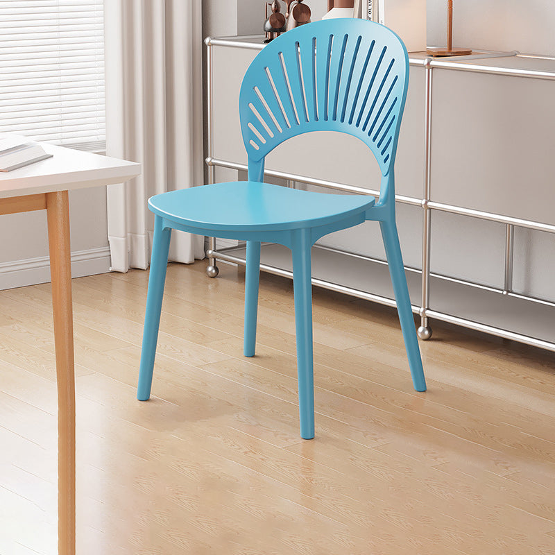 Contemporary Nordic Square PP Plastic Dining Chair Scalloped Backrest For Dining Room