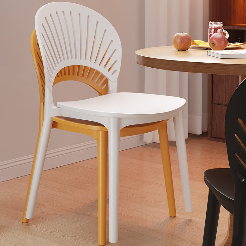 Contemporary Nordic Square PP Plastic Dining Chair Scalloped Backrest For Dining Room