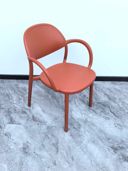 Modern Minimalist PP Plastic Round Curved Dining Chair Backrest Armrests For Dining Room