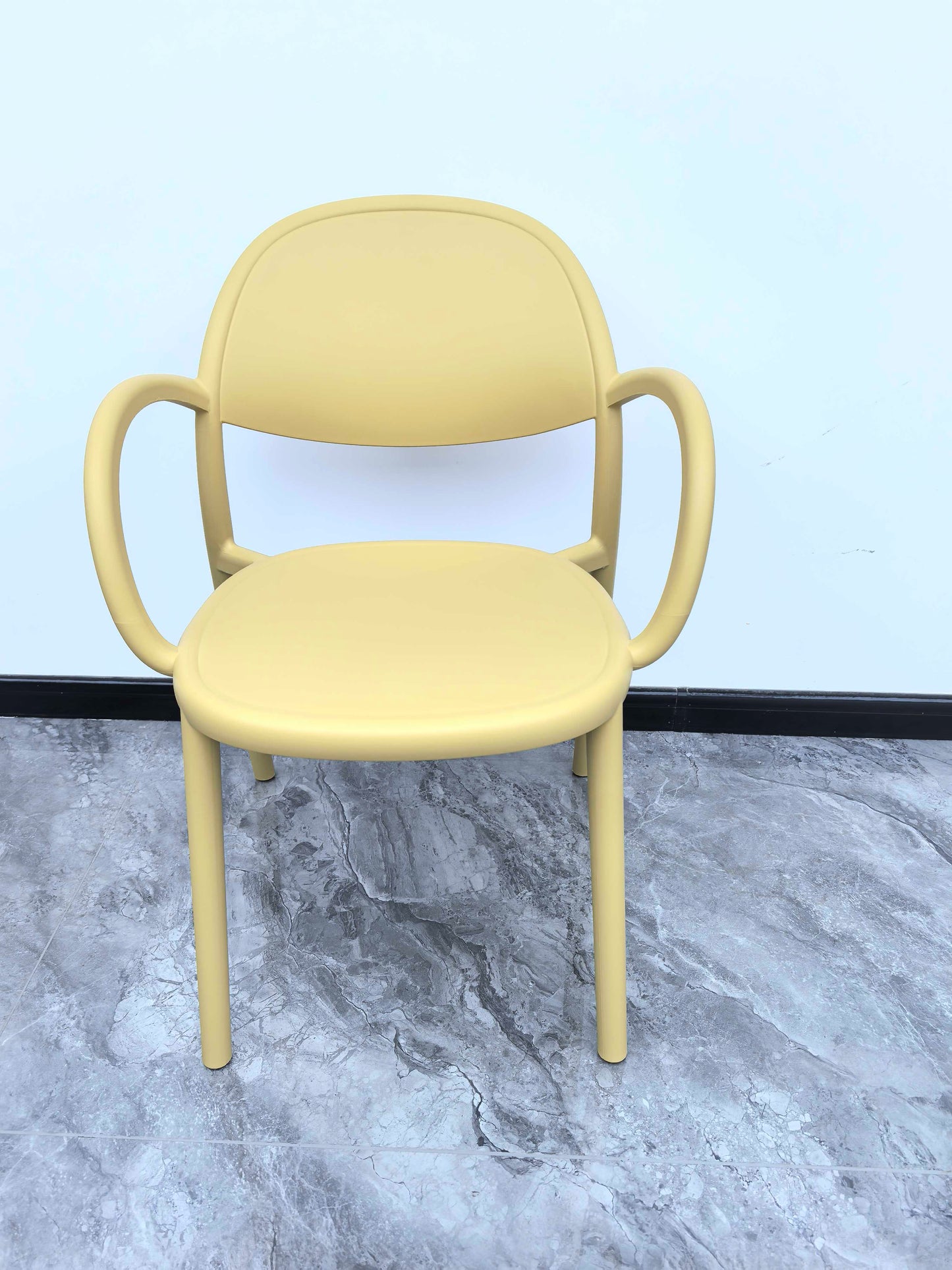 Modern Minimalist PP Plastic Round Curved Dining Chair Backrest Armrests For Dining Room