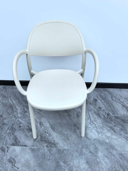 Modern Minimalist PP Plastic Round Curved Dining Chair Backrest Armrests For Dining Room