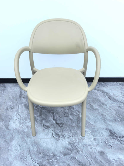 Modern Minimalist PP Plastic Round Curved Dining Chair Backrest Armrests For Dining Room
