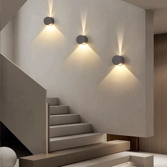 مصباح حائط LED دائري مثلث الشكل من الألومنيوم بتصميم عصري بسيط للممر 