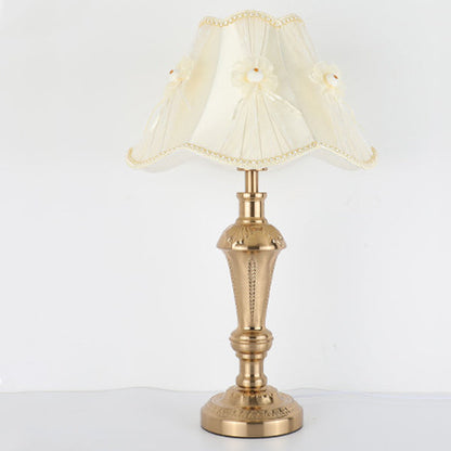 Contemporary Scandinavian Flower Iron Fabric 1-Light Table Lamp For Bedroom