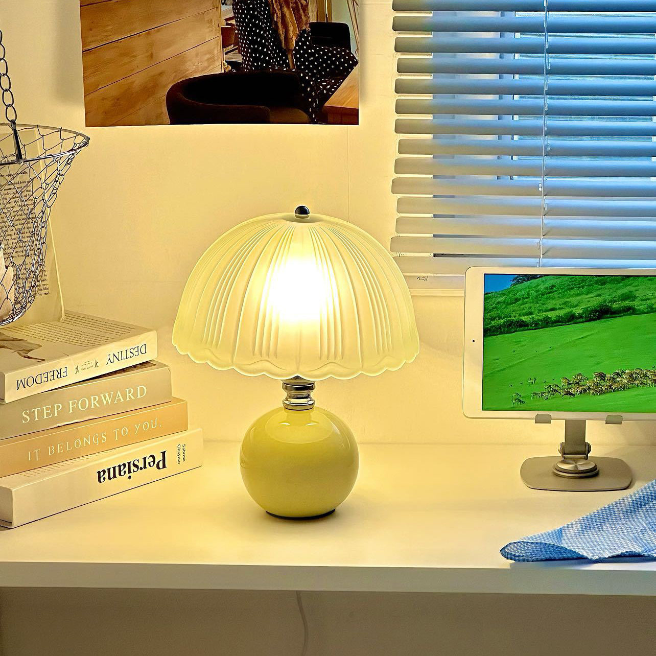 Modern Art Deco Ceramic & Frosted Glass Petal Shade 1-Light Table Lamp For Bedroom & Living Room