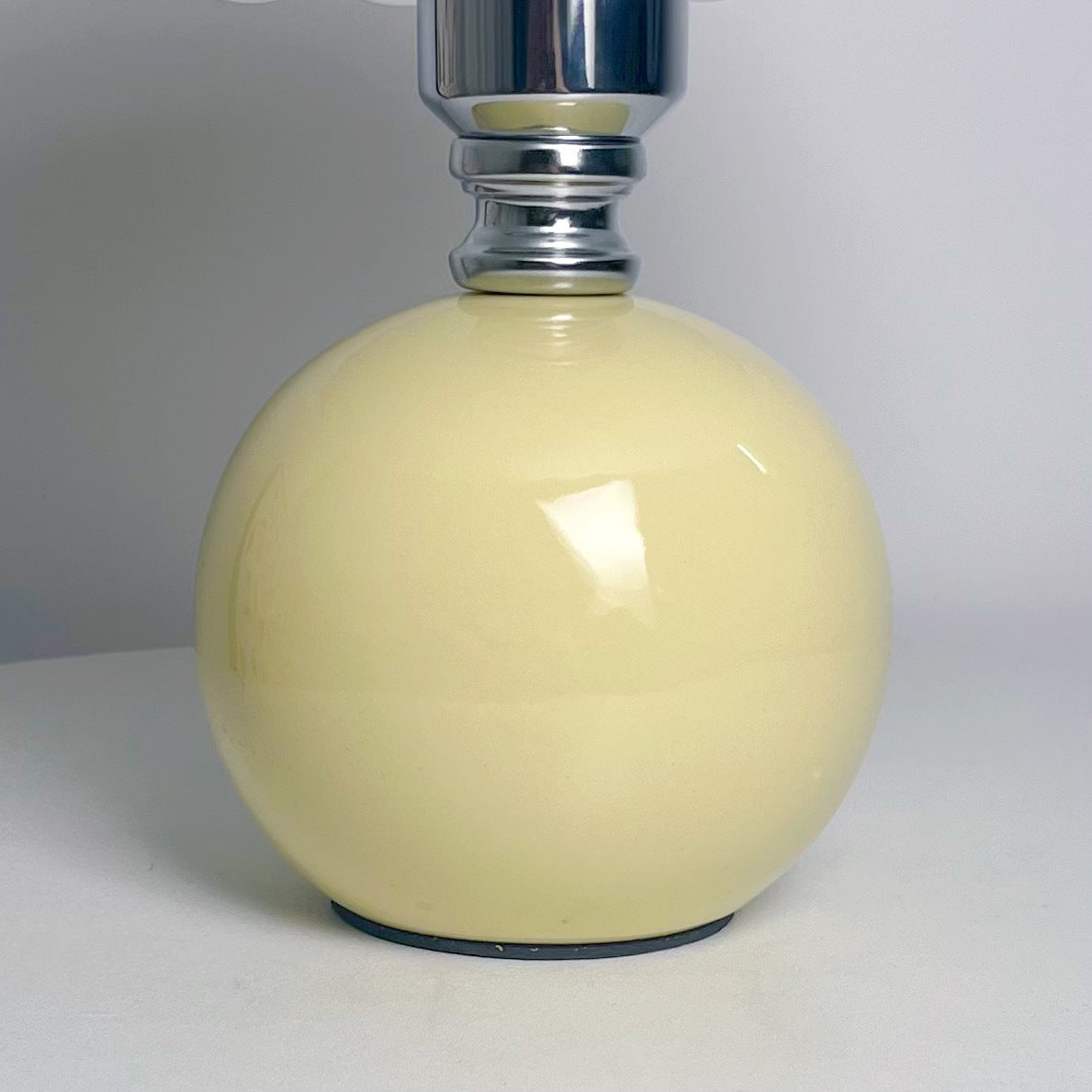 Modern Art Deco Ceramic & Frosted Glass Petal Shade 1-Light Table Lamp For Bedroom & Living Room