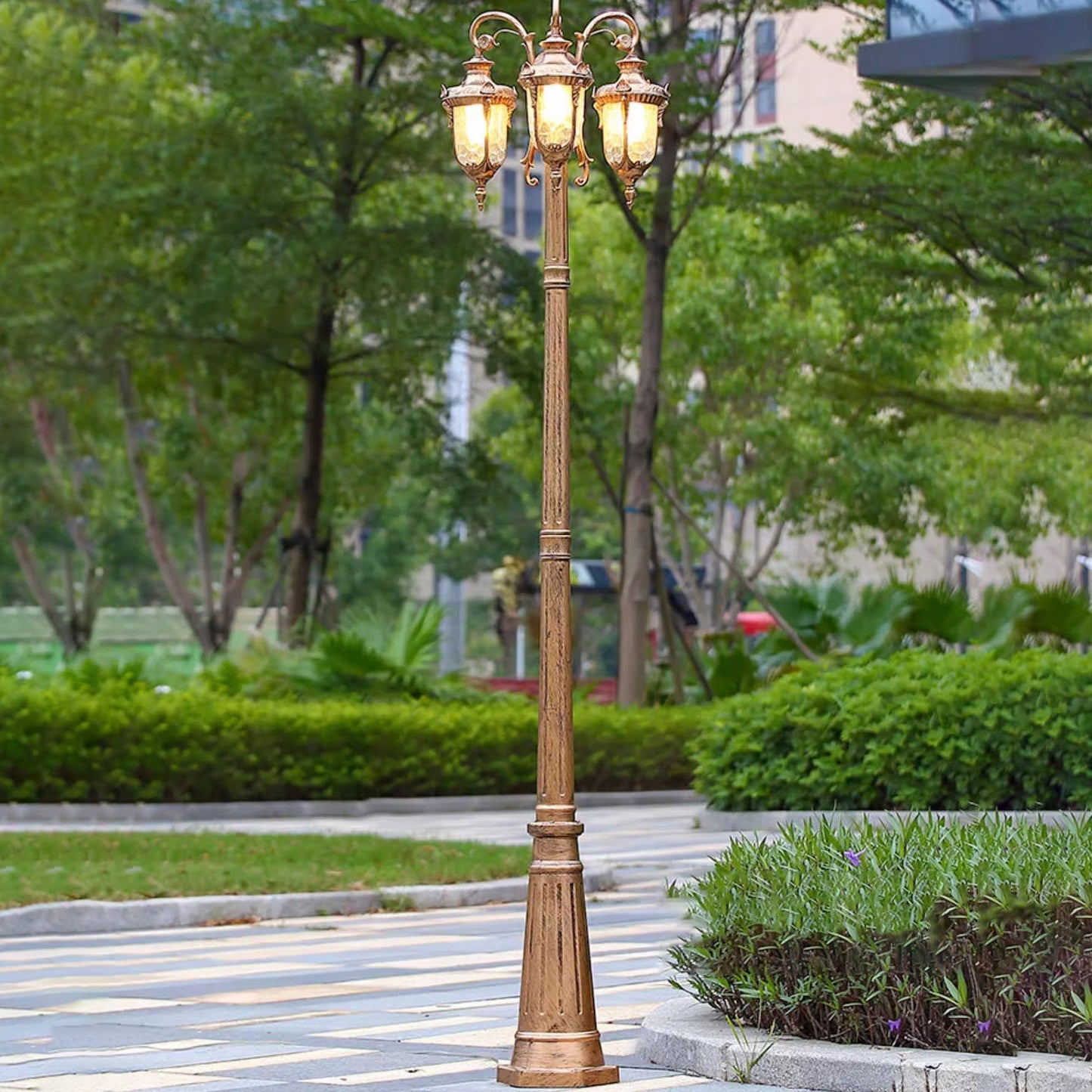 Traditional European Aluminum Water Glass Post Lamp 3-Light Outdoor Light For Garden