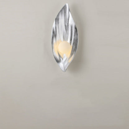 Contemporary Nordic Resin & Glass Leaf-Shaped Globe 1-Light Wall Sconce Lamp For Living Room