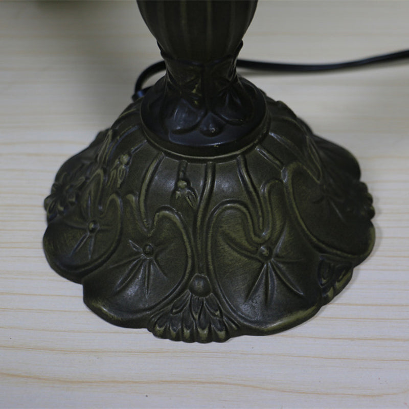 Traditional Tiffany Zinc Alloy & Stained Glass Round 1-Light Table Lamp For Bedroom & Living Room