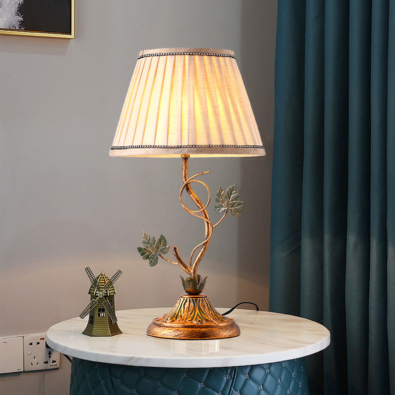 Traditional Farmhouse Fabric Iron Leaf Curved Round 1-Light Table Lamp For Bedroom & Living Room