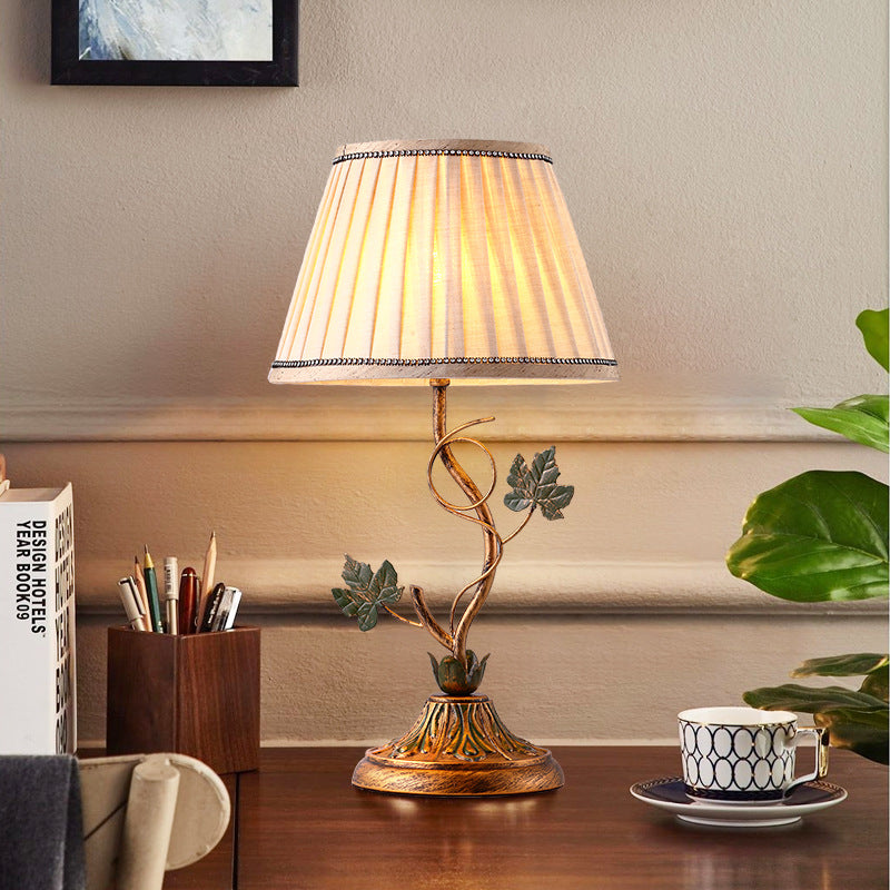 Traditional Farmhouse Fabric Iron Leaf Curved Round 1-Light Table Lamp For Bedroom & Living Room