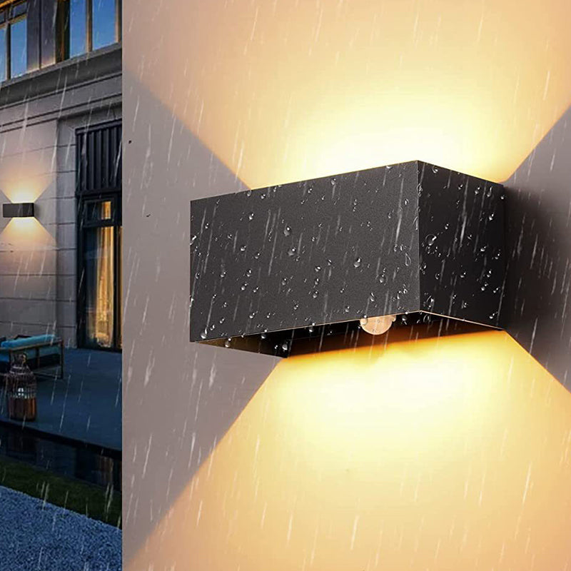 مصباح حائط LED مستطيل الشكل من الألومنيوم بتصميم عصري وبسيط للفناء الخارجي
