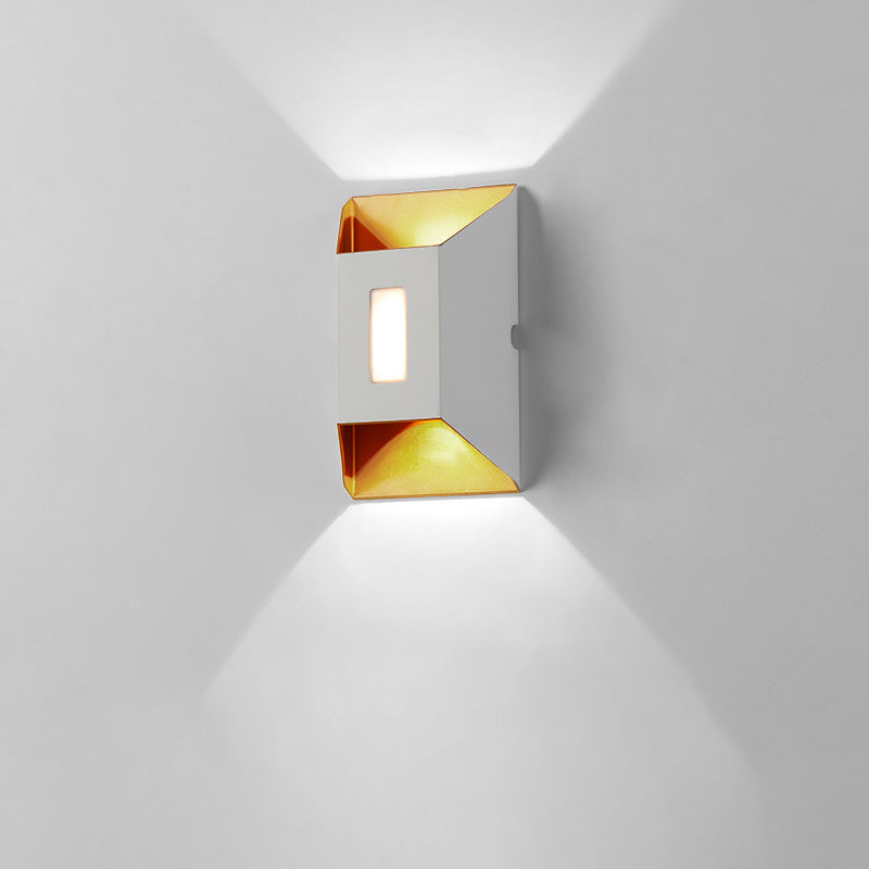 مصباح حائط LED مستطيل الشكل شبه منحرف من الألومنيوم بتصميم عصري بسيط ومقاوم للماء للفناء الخارجي 