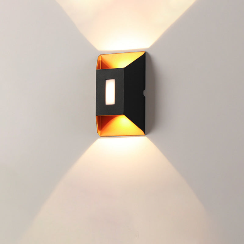مصباح حائط LED مستطيل الشكل شبه منحرف من الألومنيوم بتصميم عصري بسيط ومقاوم للماء للفناء الخارجي 