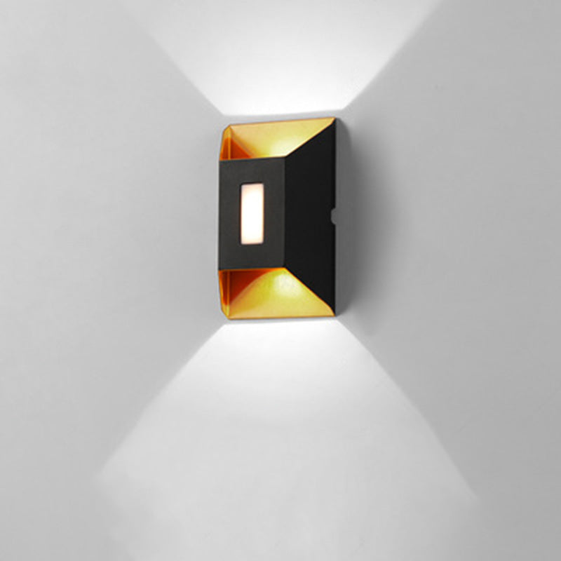 مصباح حائط LED مستطيل الشكل شبه منحرف من الألومنيوم بتصميم عصري بسيط ومقاوم للماء للفناء الخارجي 