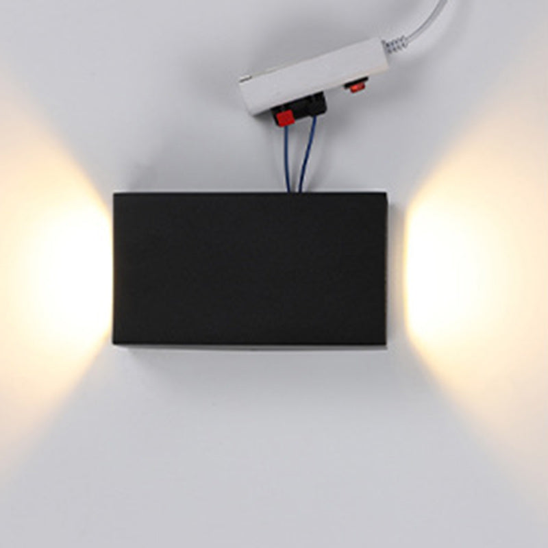 مصباح حائط خارجي LED مستطيل الشكل مقاوم للماء من الألومنيوم بتصميم عصري بسيط للفناء الخارجي 