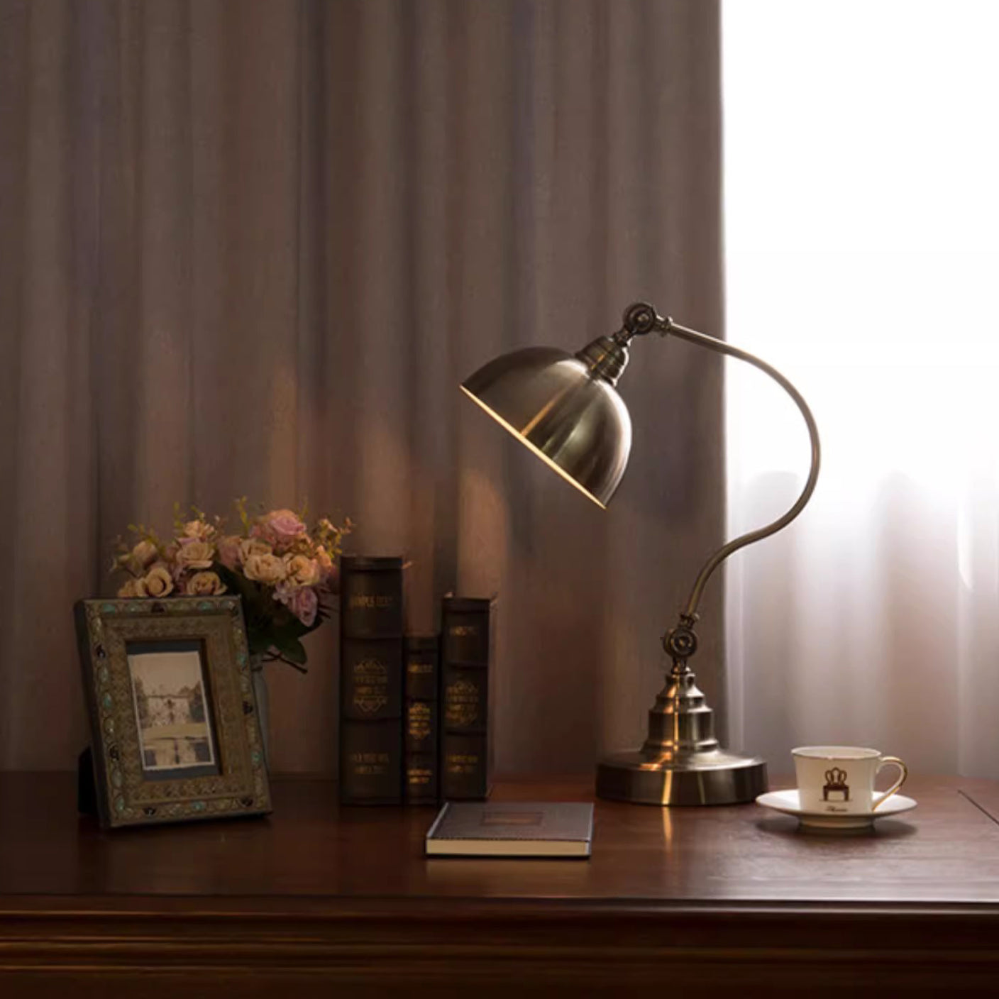 Traditional Vintage Curved Pole Dome Iron Frame 1-Light Table Lamp For Bedroom
