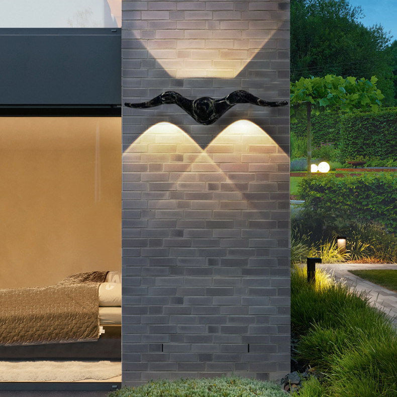 مصباح حائط LED من الألومنيوم بتصميم عصري ومبتكر مقاوم للماء للفناء الخارجي 