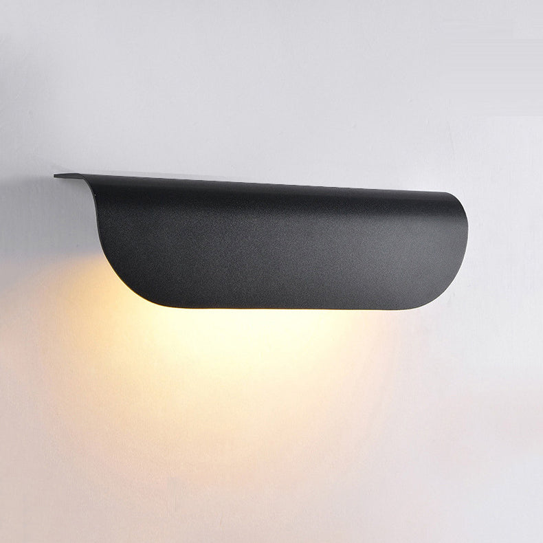 مصباح حائط LED مستطيل الشكل مصنوع من الألومنيوم والزجاج بتصميم عصري بسيط ومقاوم للماء للفناء الخارجي 