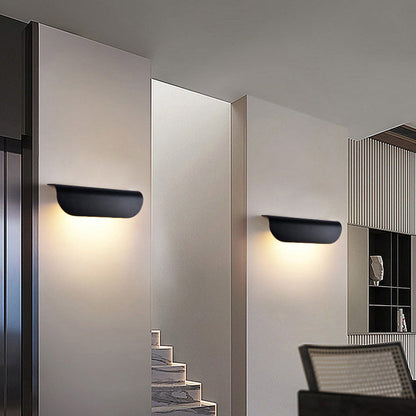 مصباح حائط LED مستطيل الشكل مصنوع من الألومنيوم والزجاج بتصميم عصري بسيط ومقاوم للماء للفناء الخارجي 