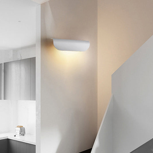 مصباح حائط LED مستطيل الشكل مصنوع من الألومنيوم والزجاج بتصميم عصري بسيط ومقاوم للماء للفناء الخارجي 