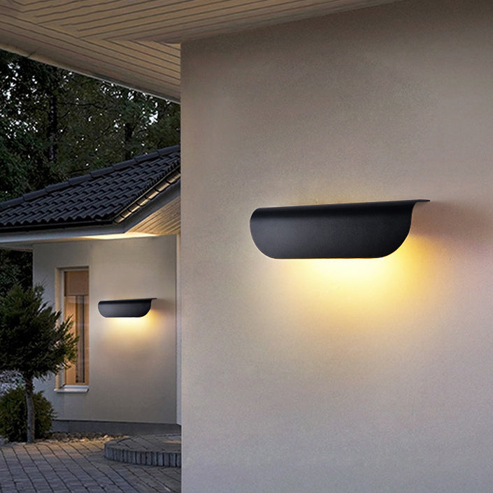 مصباح حائط LED مستطيل الشكل مصنوع من الألومنيوم والزجاج بتصميم عصري بسيط ومقاوم للماء للفناء الخارجي 