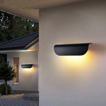 مصباح حائط LED مستطيل الشكل مصنوع من الألومنيوم والزجاج بتصميم عصري بسيط ومقاوم للماء للفناء الخارجي 