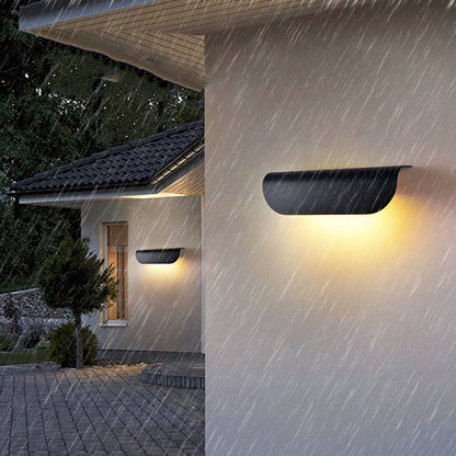 مصباح حائط LED مستطيل الشكل مصنوع من الألومنيوم والزجاج بتصميم عصري بسيط ومقاوم للماء للفناء الخارجي 