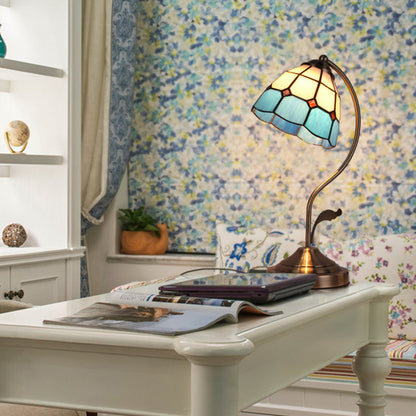 Traditional Tiffany Curved Pole Flower Shape Hardware Base Stained Glass 1-Light Table Lamp For Bedroom