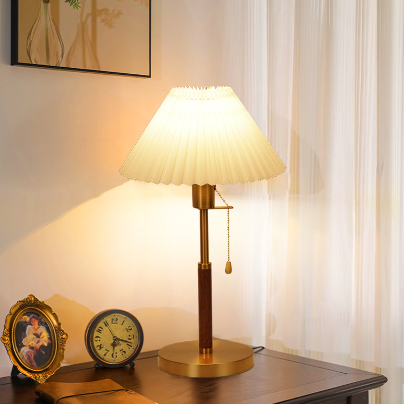 Traditional Vintage Drum Iron Fabric 1-Light Table Lamp For Living Room