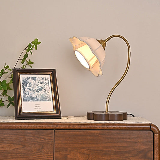 Traditional Vintage Flower Wood Copper Fabric 1-Light Table Lamp For Living Room