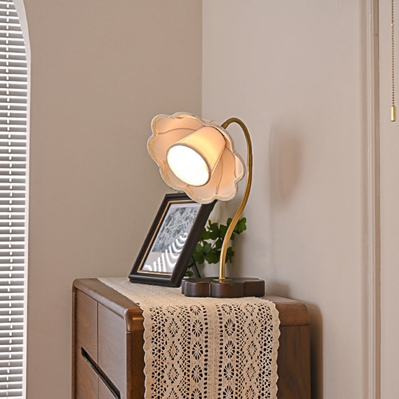 Traditional Vintage Flower Wood Copper Fabric 1-Light Table Lamp For Living Room