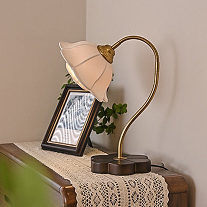 Traditional Vintage Flower Wood Copper Fabric 1-Light Table Lamp For Living Room