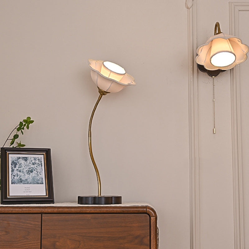 Traditional Vintage Flower Wood Copper Fabric 1-Light Table Lamp For Living Room