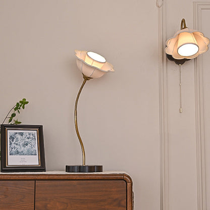 Traditional Vintage Flower Wood Copper Fabric 1-Light Table Lamp For Living Room