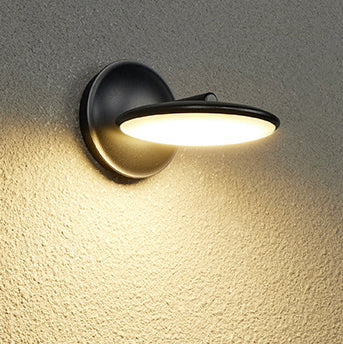مصباح حائط LED دائري من الألومنيوم والأكريليك قابل للدوران ومقاوم للماء بتصميم عصري بسيط للاستخدام في الهواء الطلق 