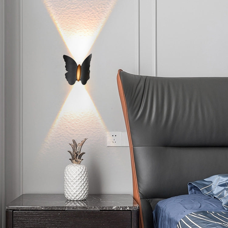 مصباح حائط LED من الألومنيوم المقاوم للماء على شكل فراشة بتصميم عصري بسيط للفناء الخارجي 