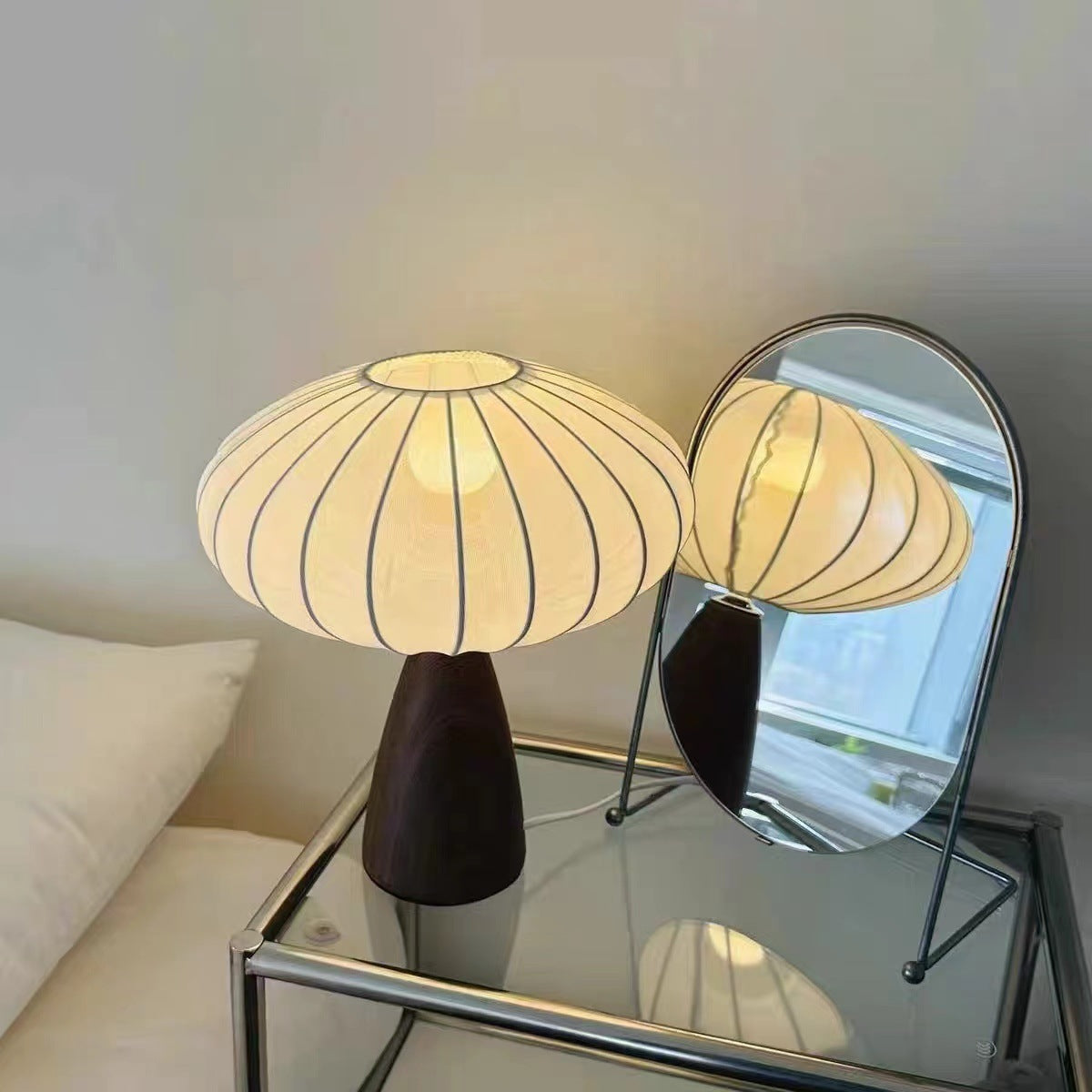 Traditional Vintage Ceramic Base Stretch Fabric Bud 1-Light Table Lamp For Bedroom