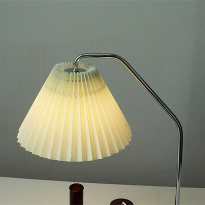 Traditional Vintage Umbrella Round Pleated Fabric Wood USB 1-Light Table Lamp For Living Room