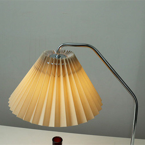 Traditional Vintage Umbrella Round Pleated Fabric Wood USB 1-Light Table Lamp For Living Room