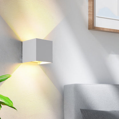 مصباح حائط LED حديث بسيط مقاوم للماء مكعب لأعلى ولأسفل من الألومنيوم والزجاج لغرفة النوم 