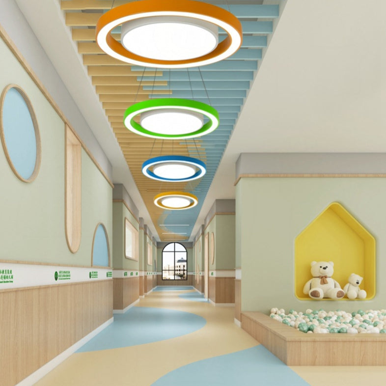 ثريا جزيرة LED دائرية حديثة بسيطة من الحديد والألومنيوم والأكريليك بجانب السرير 