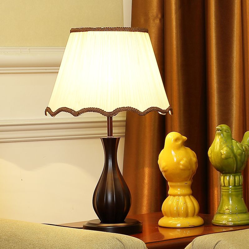 Traditional Vintage Drum Fabric Wood 1-Light Table Lamp For Living Room