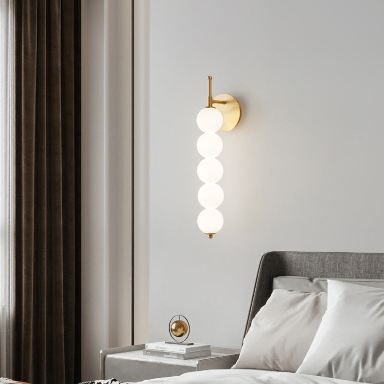 مصباح حائط LED نحاسي معاصر على شكل كرة زجاجية مزينة بالخرز على شكل زهرة الزعرور المسكرة لغرفة المعيشة 