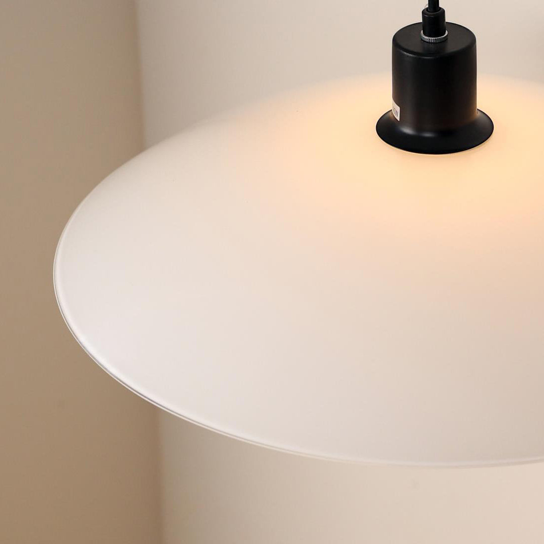 Modern Minimalist Flying Saucer Glass Shade Iron 1-Light Pendant Light For Living Room