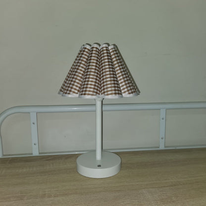 Modern Minimalist Round Table Petal Shaped Stem Disc Base 1-Light Table Lamp For Bedroom
