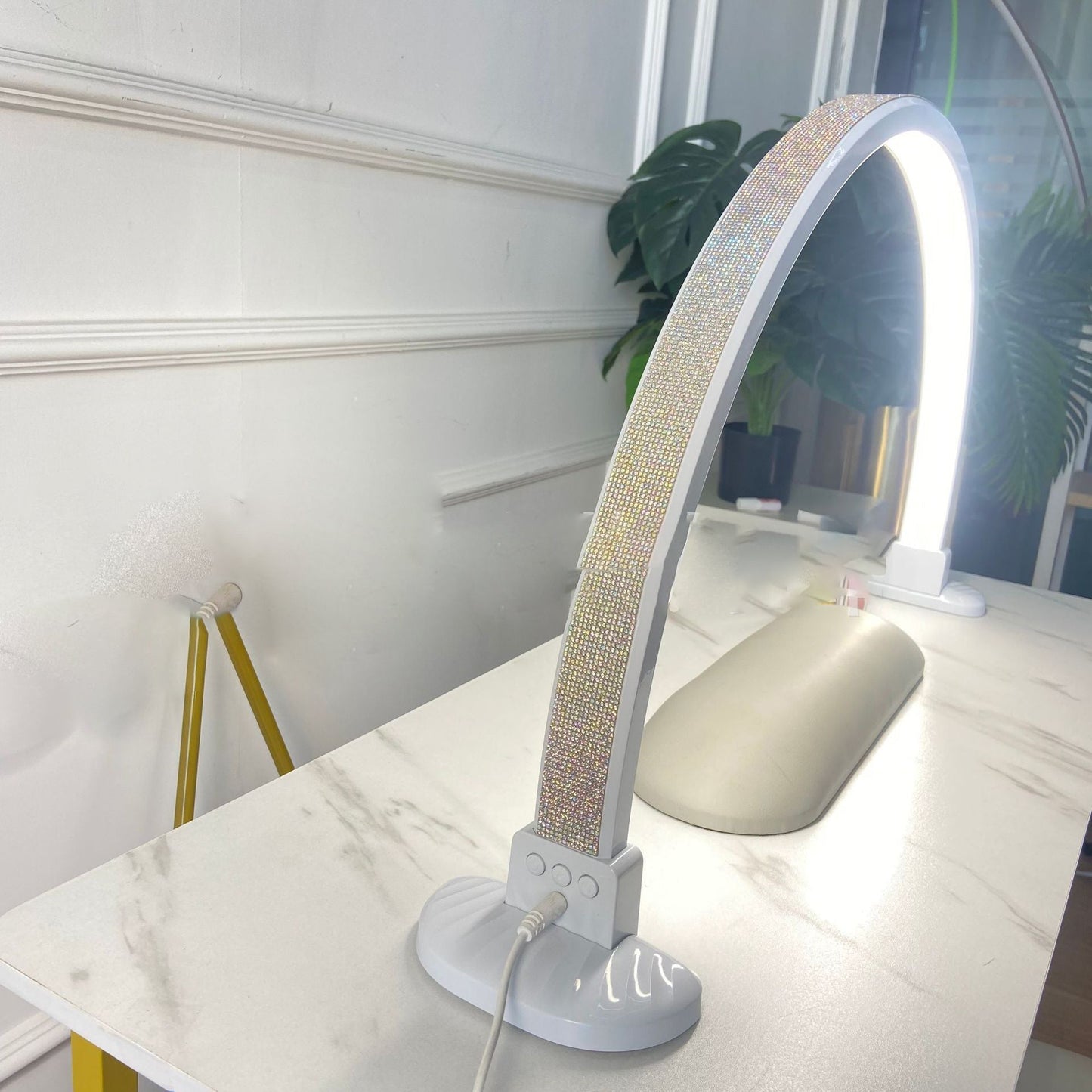 Modern Minimalist Curved Crushed Diamonds Aluminum PVC LED Table Lamp Nail Lamp For Living Room