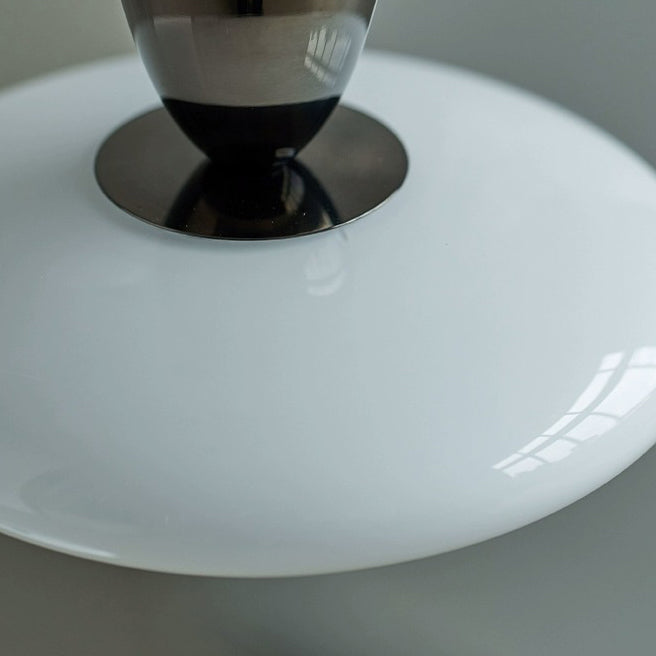 مصباح LED معدني زجاجي معاصر بتصميم بيضاوي إسكندنافي لغرفة النوم 