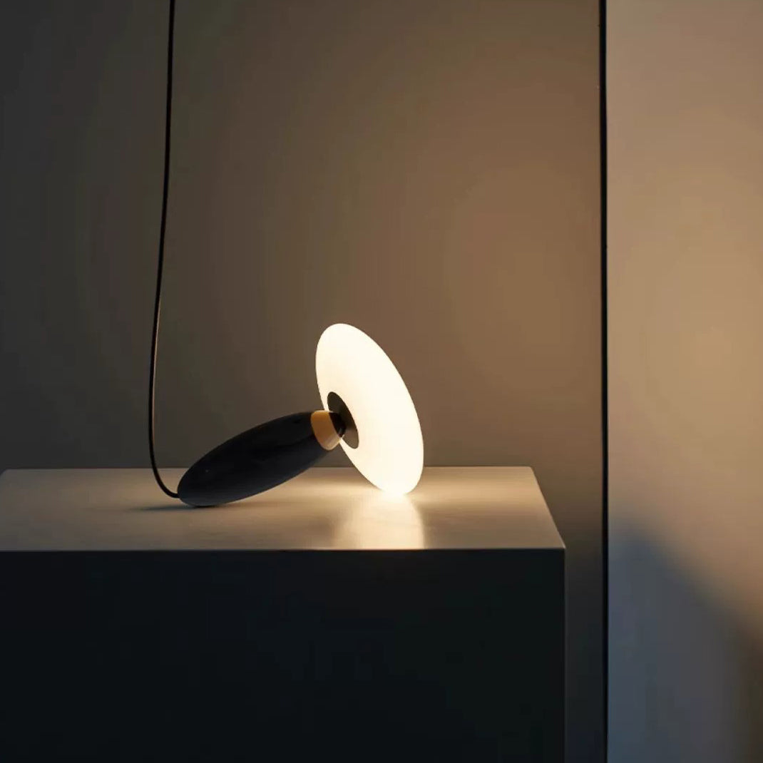مصباح LED معدني زجاجي معاصر بتصميم بيضاوي إسكندنافي لغرفة النوم 